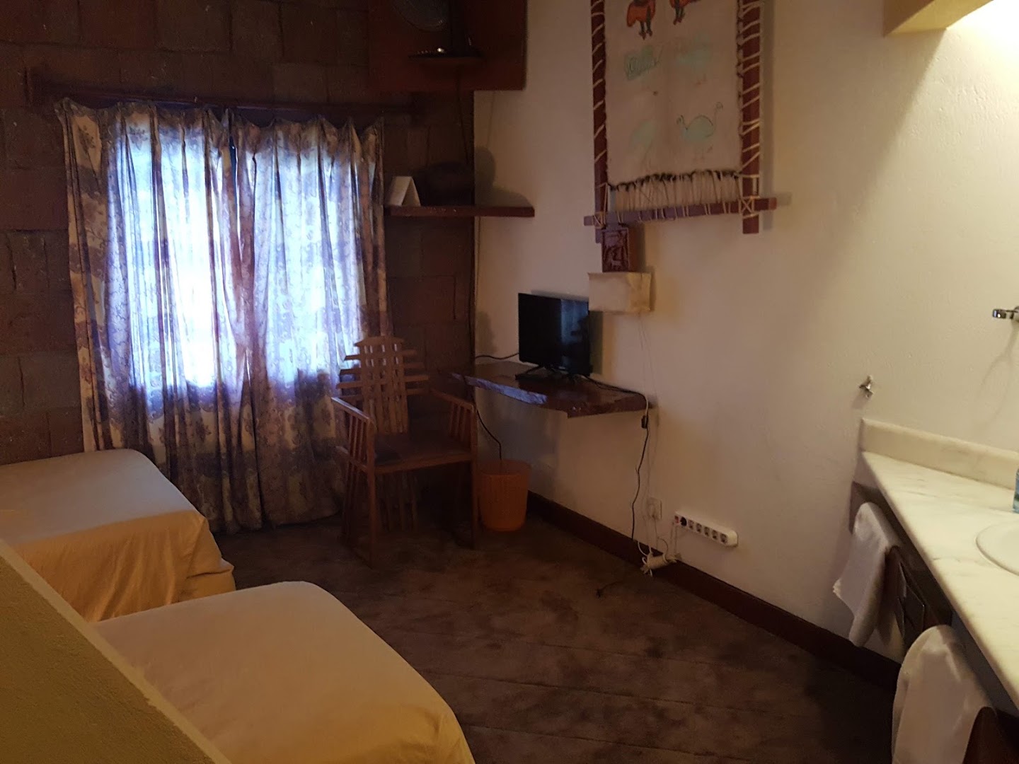 Roha Hotel Restaurant: clear photo of hotel room