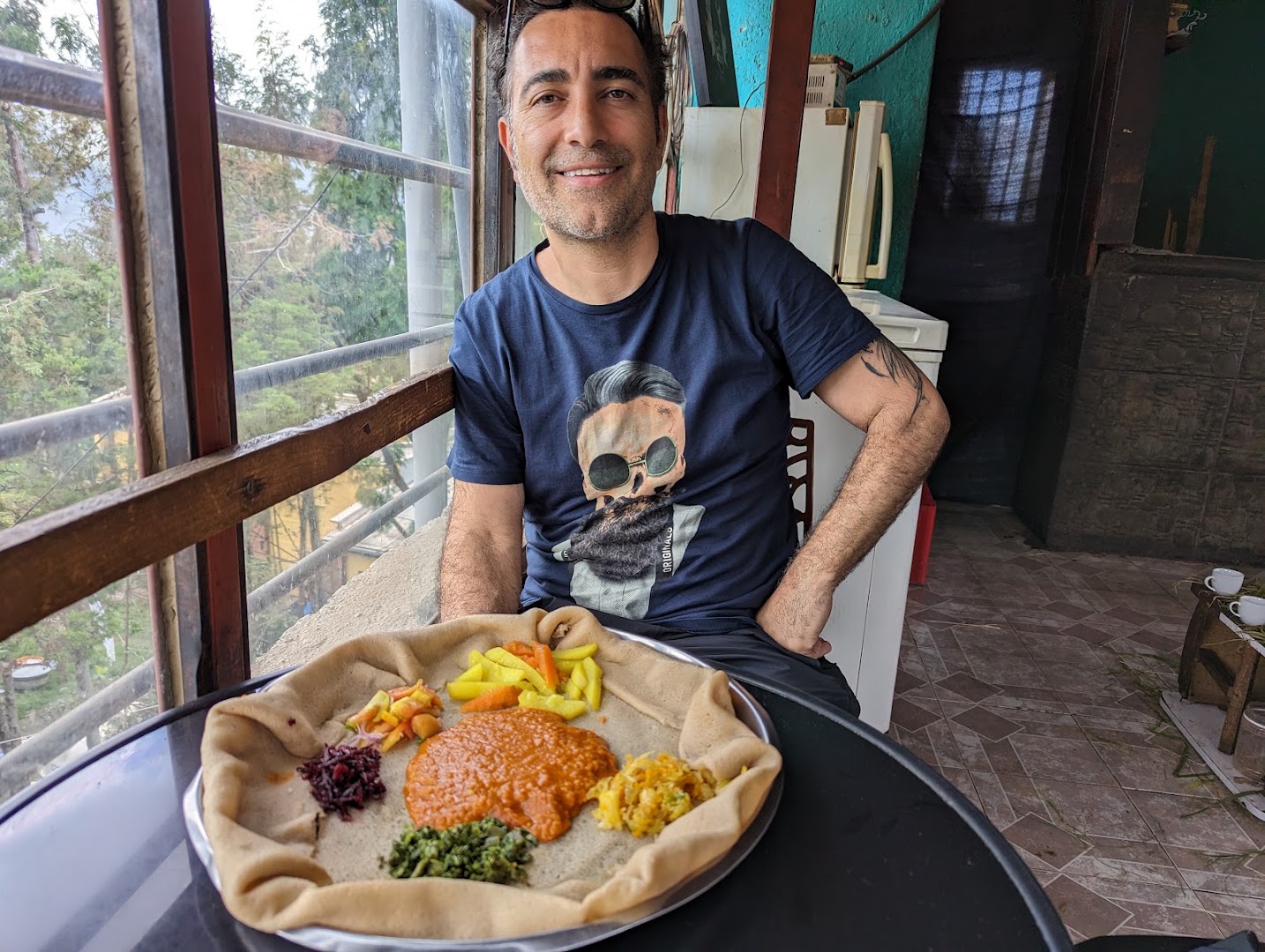 Segenet Cafe and Restaurant: clear photo of customer and food