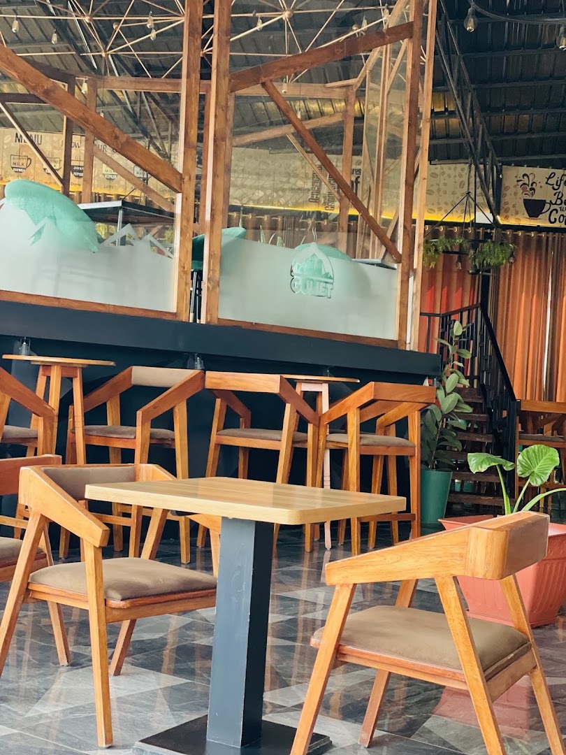 Guliet Cafe & Restaurant: clear view of restaurant interior