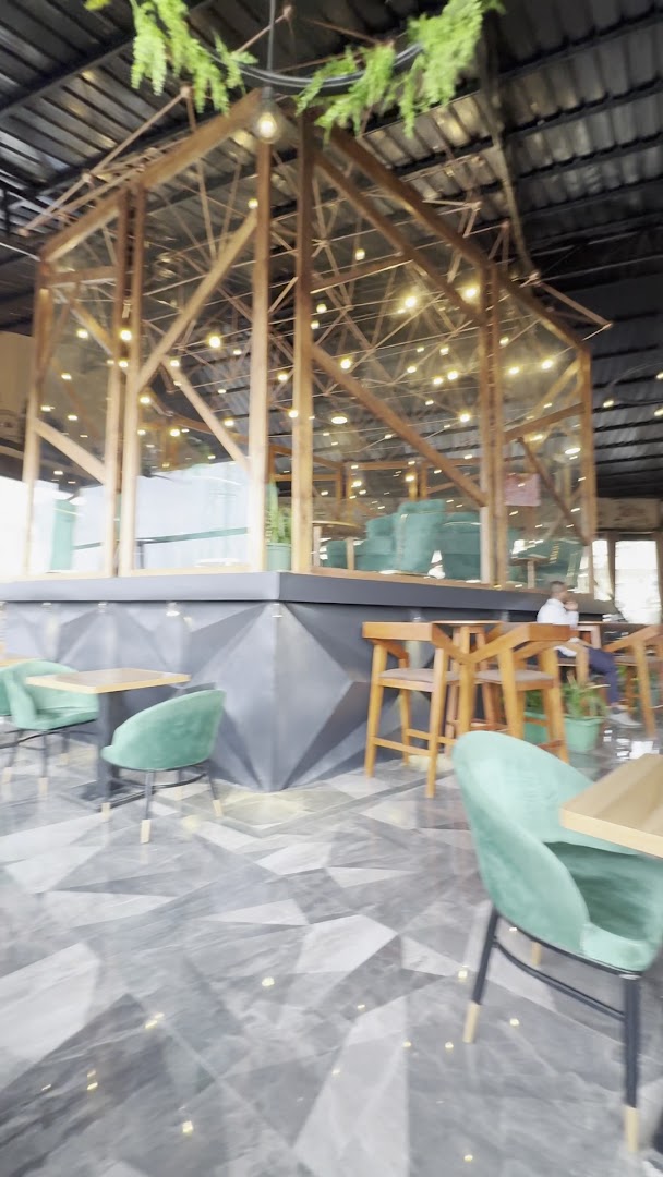 Guliet Cafe & Restaurant: attractive restaurant interior design