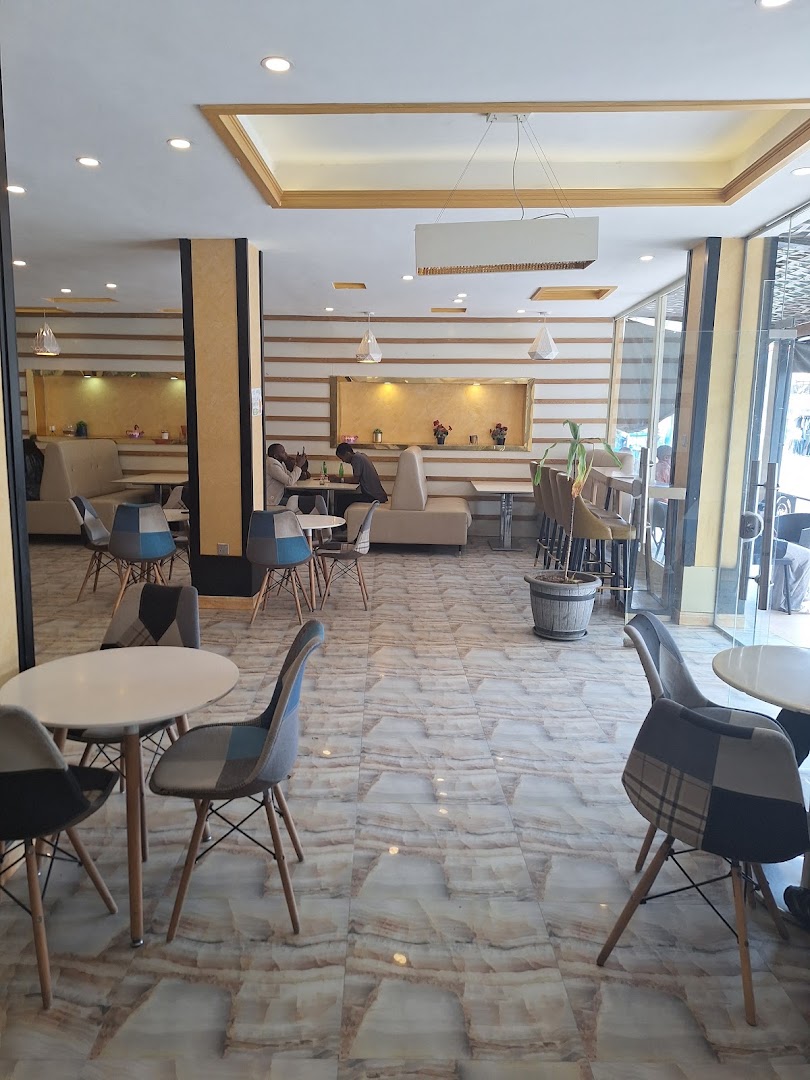 Kiki's Cafe & Restaurant: clear view of restaurant interior