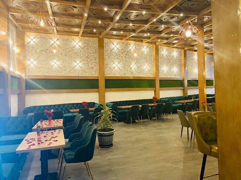 Kiki's Cafe & Restaurant: clear photo of restaurant interior