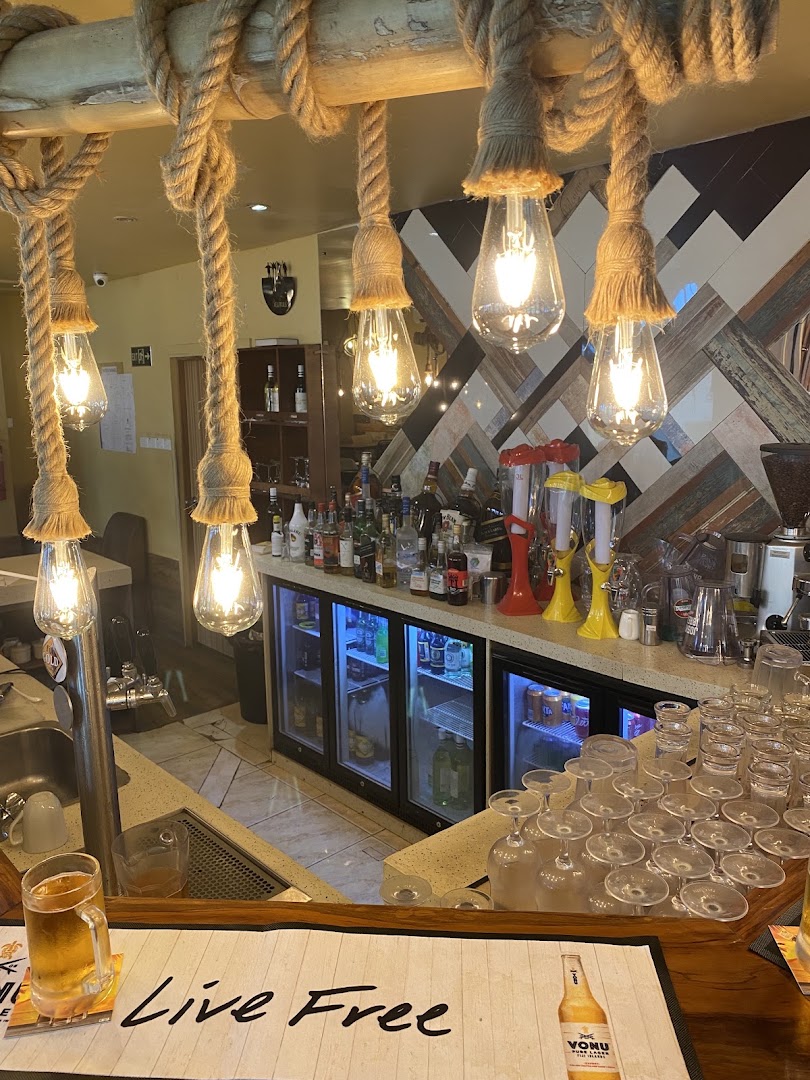 Good Times Bar & Grill: bar atmosphere and interior