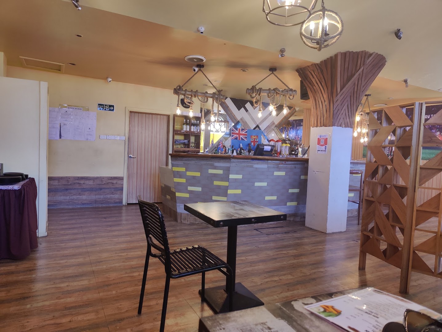 Good Times Bar & Grill: clear shot of restaurant interior