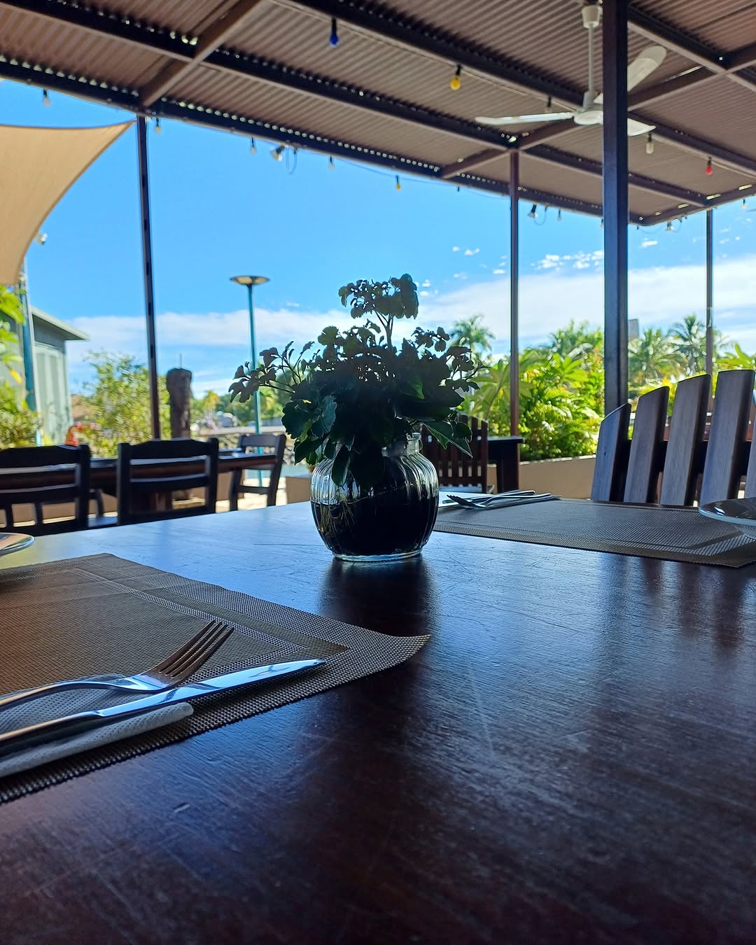 Nadina Authentic Fijian Restaurant: inviting atmosphere and clear composition
