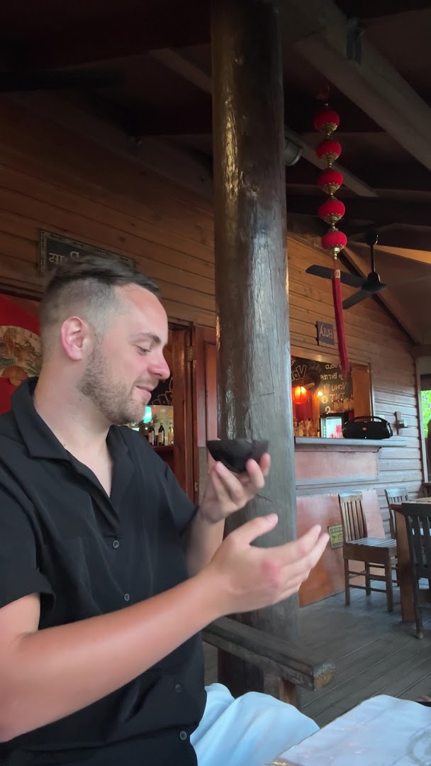Small Plates Restaurant: authentic atmosphere and guest