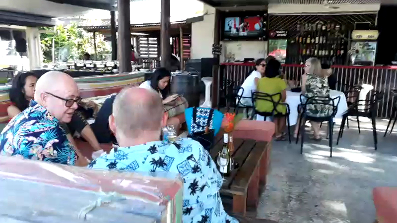 The Establishment: restaurant atmosphere and patrons