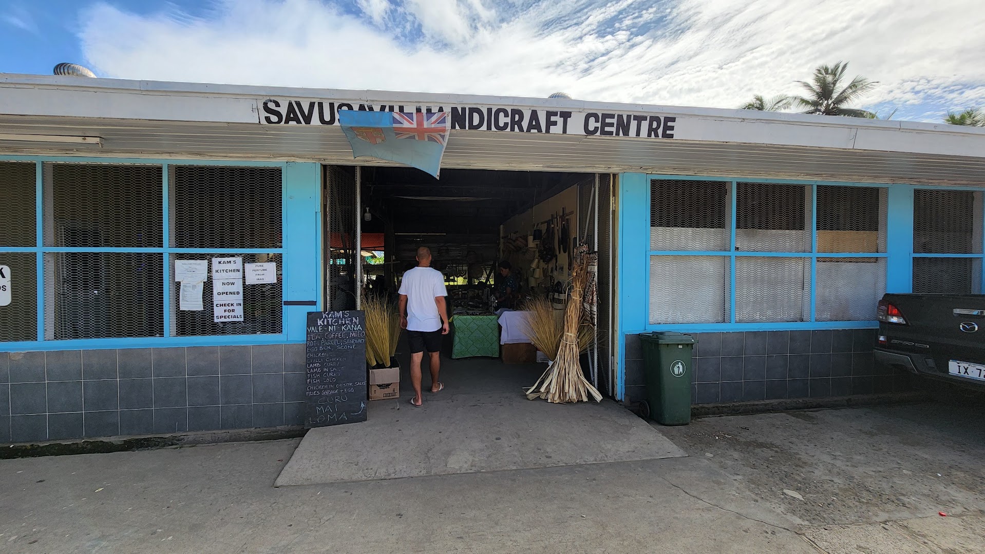 Savusavu Market & Handicraft: clear exterior view of shop