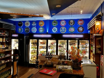 Sea Lovers Wines & Spirits: clear interior shop display photo