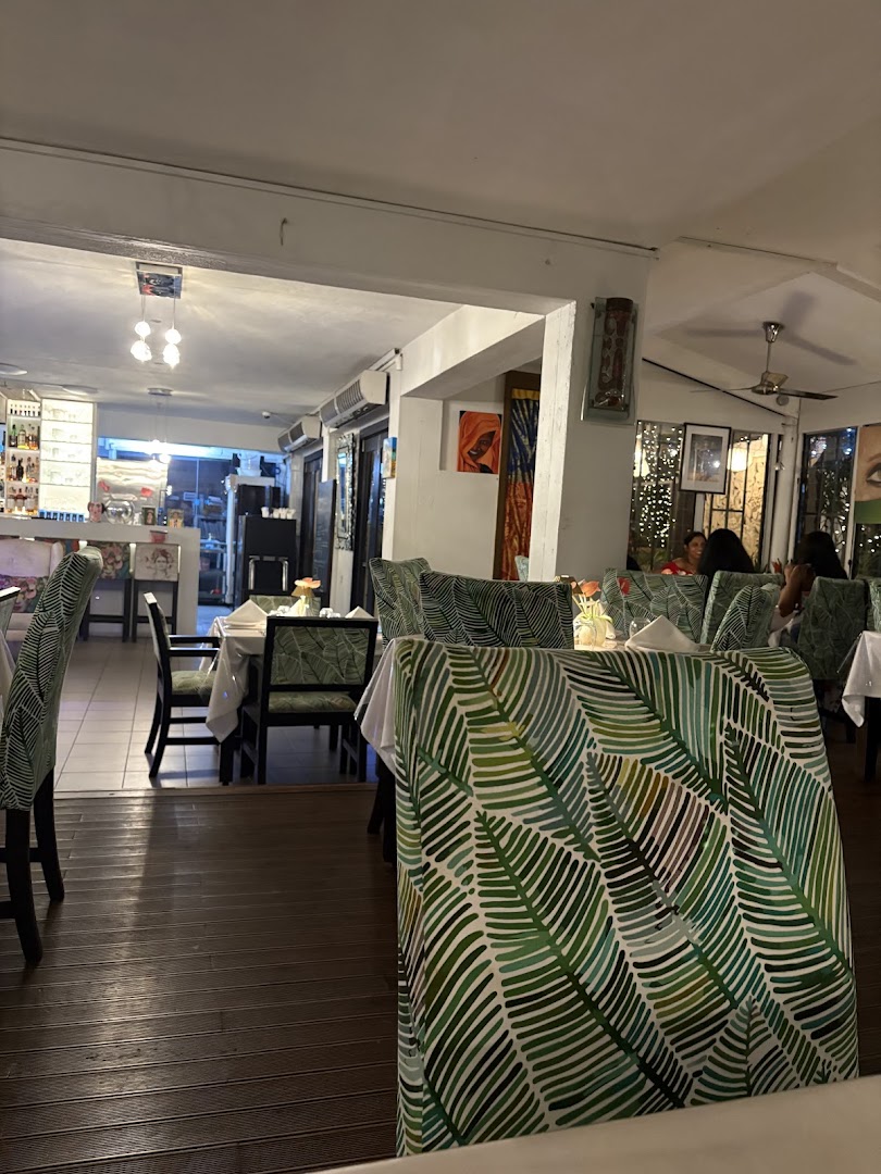 Eden Bistro & Bar: clear view of restaurant interior