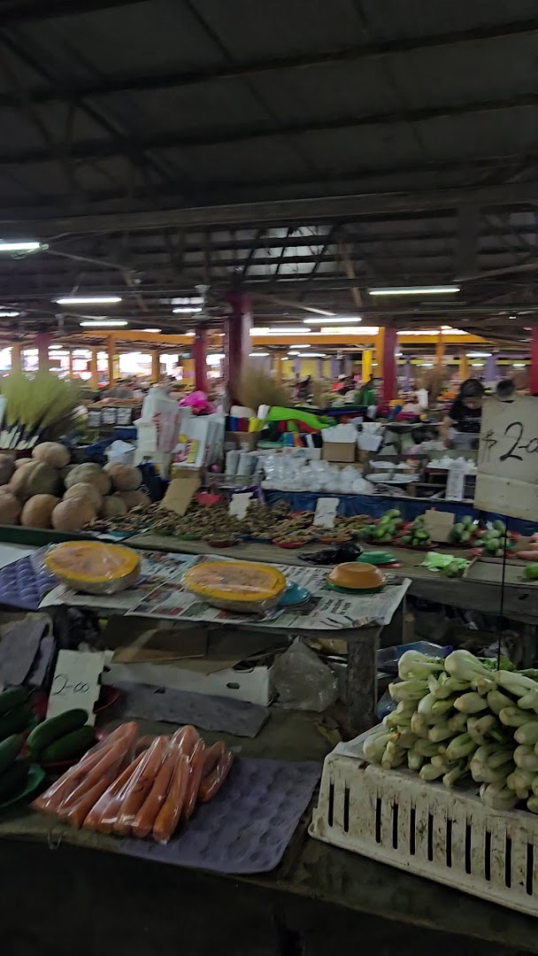 Suva Municipal Market: authentic market atmosphere and produce