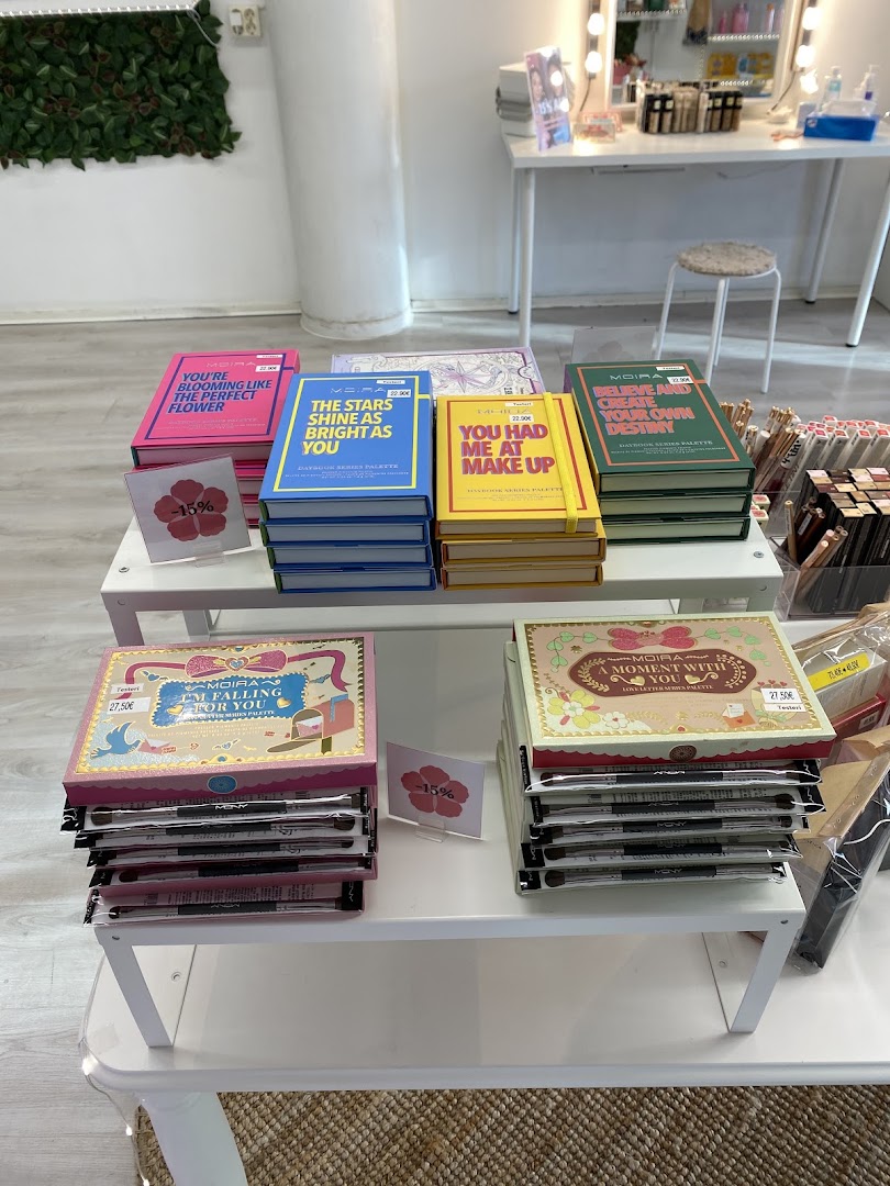 Areum Beauty: clear display of shop products