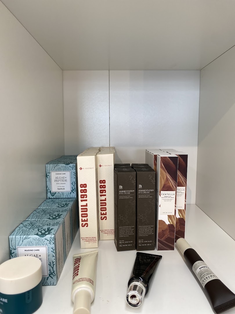 Areum Beauty: clear display of shop products