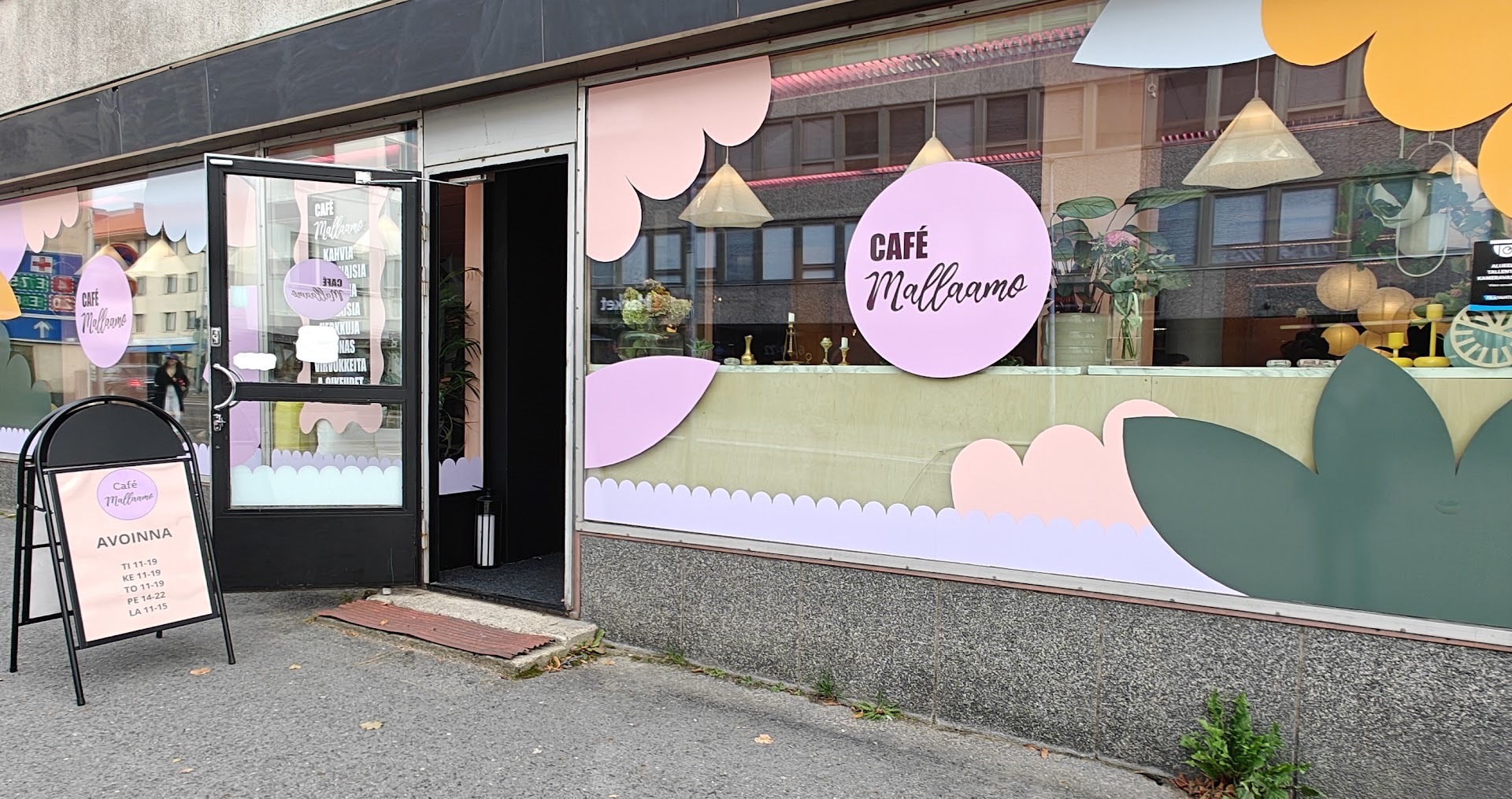 Café Mallaamo: clear exterior shot of venue