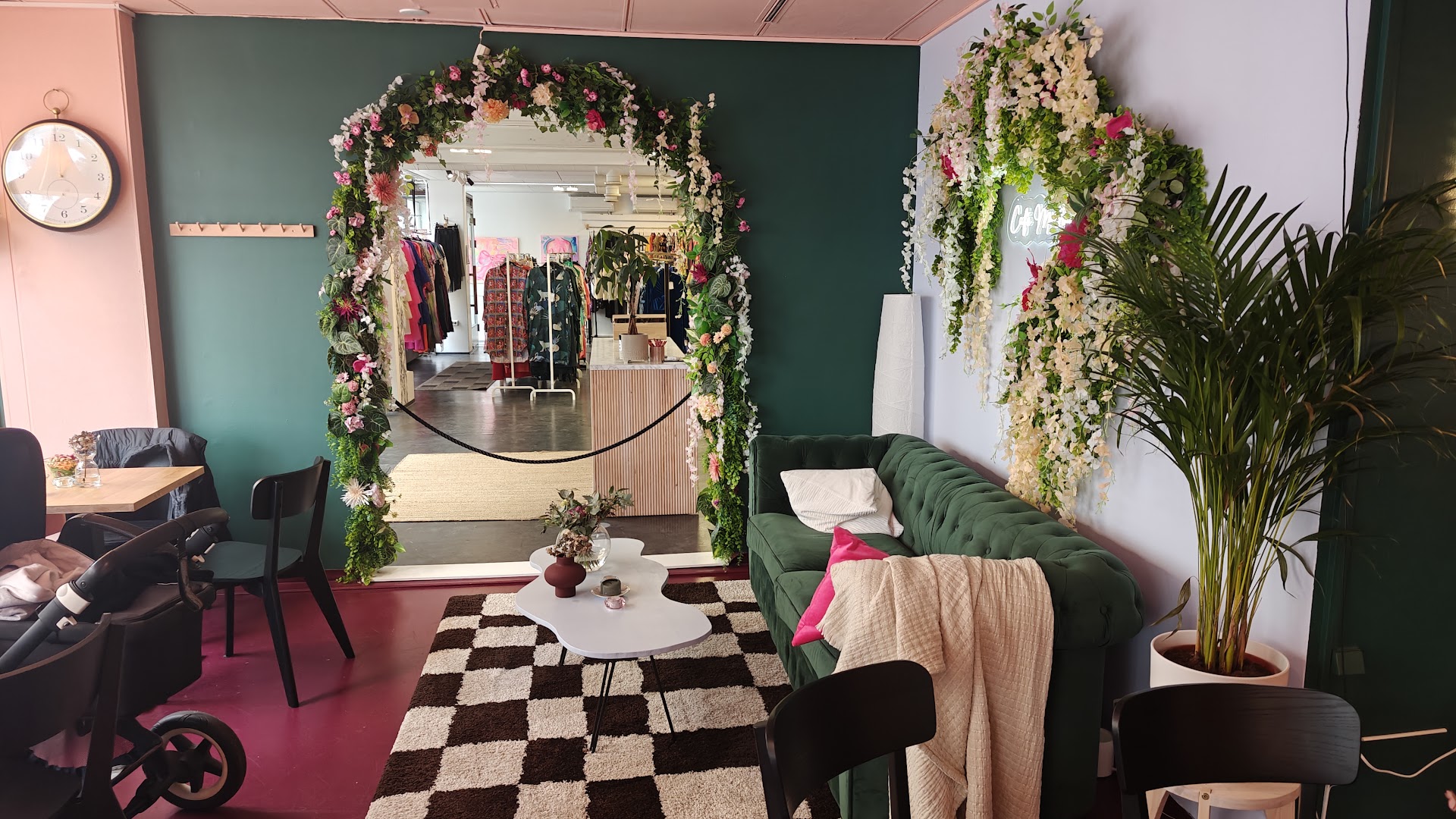 Café Mallaamo: attractive and inviting interior space