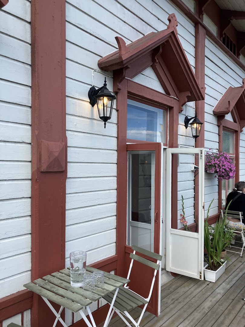 Hostel Cafe Huvila: inviting and professional terrace shot
