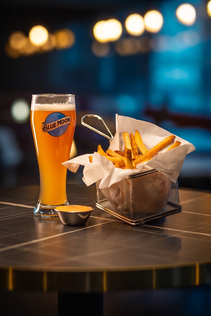 UP Bar & Lounge: professional quality food and drink
