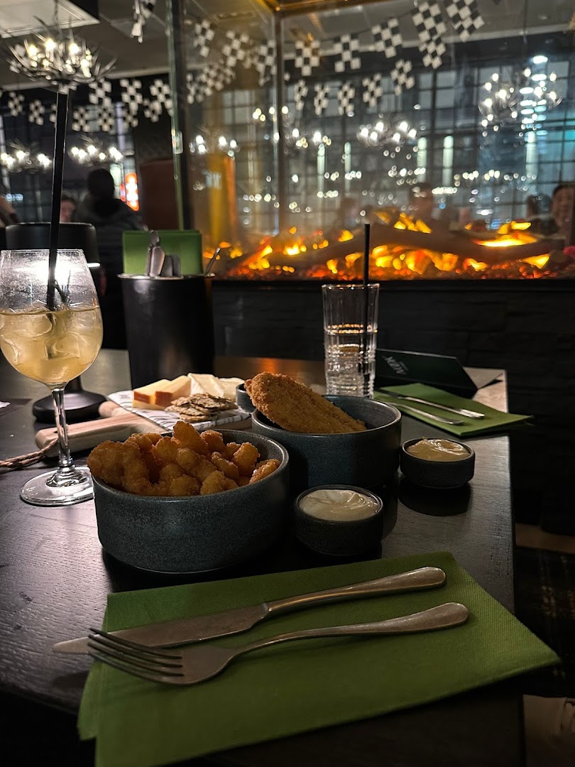 Nook Lounge: appealing shot of food drinks