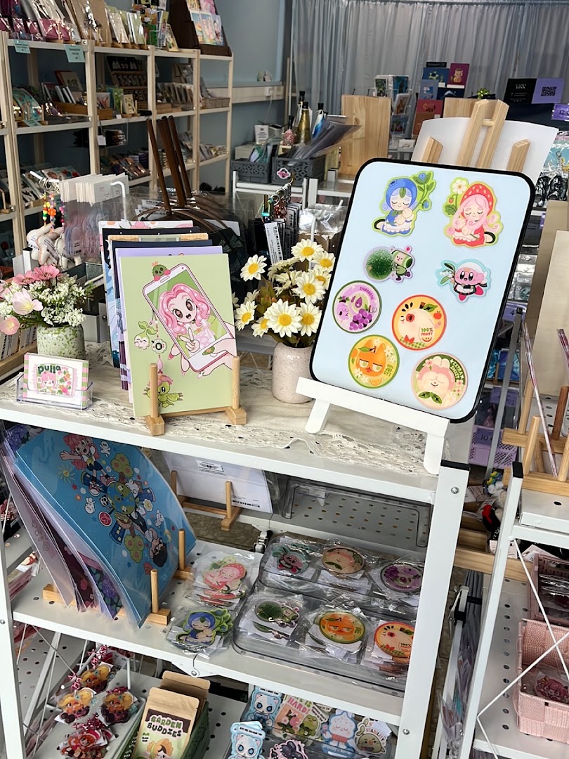 Art Mart: clear display of shop products