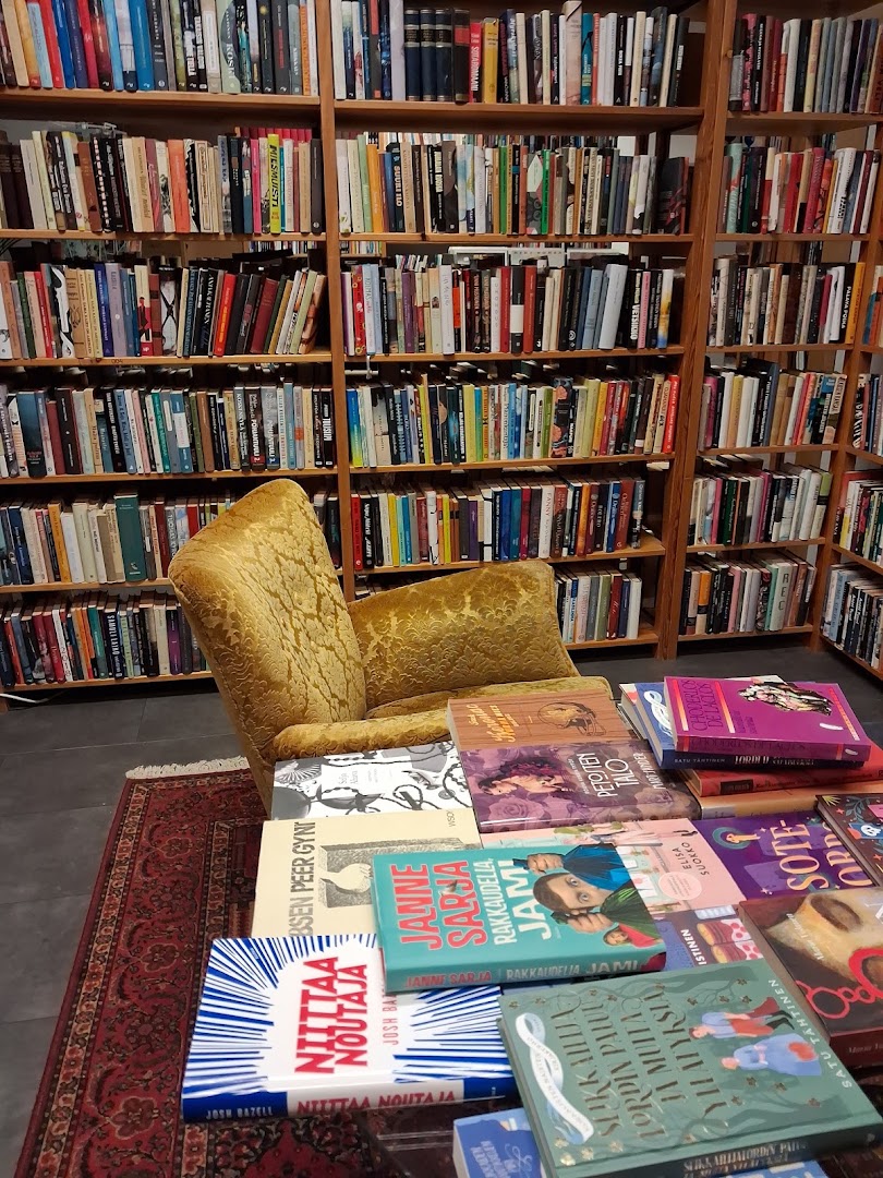 Gezelius: inviting bookstore interior and display