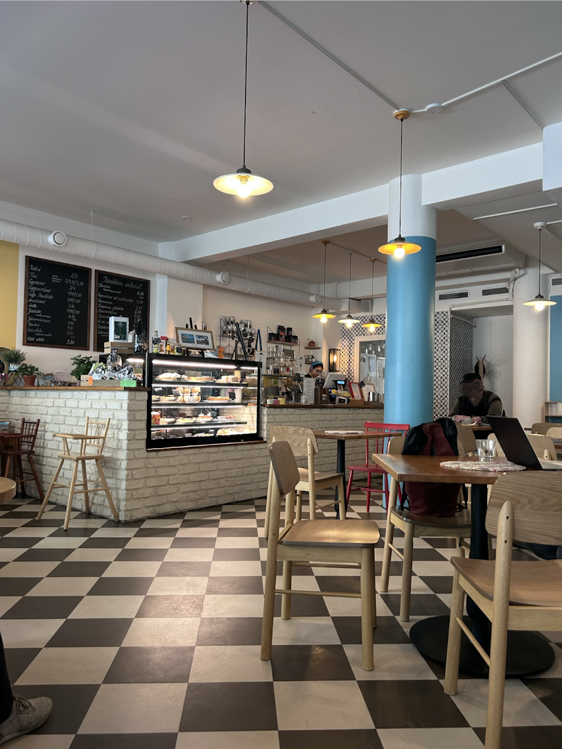 Karalis: clear, inviting interior atmosphere