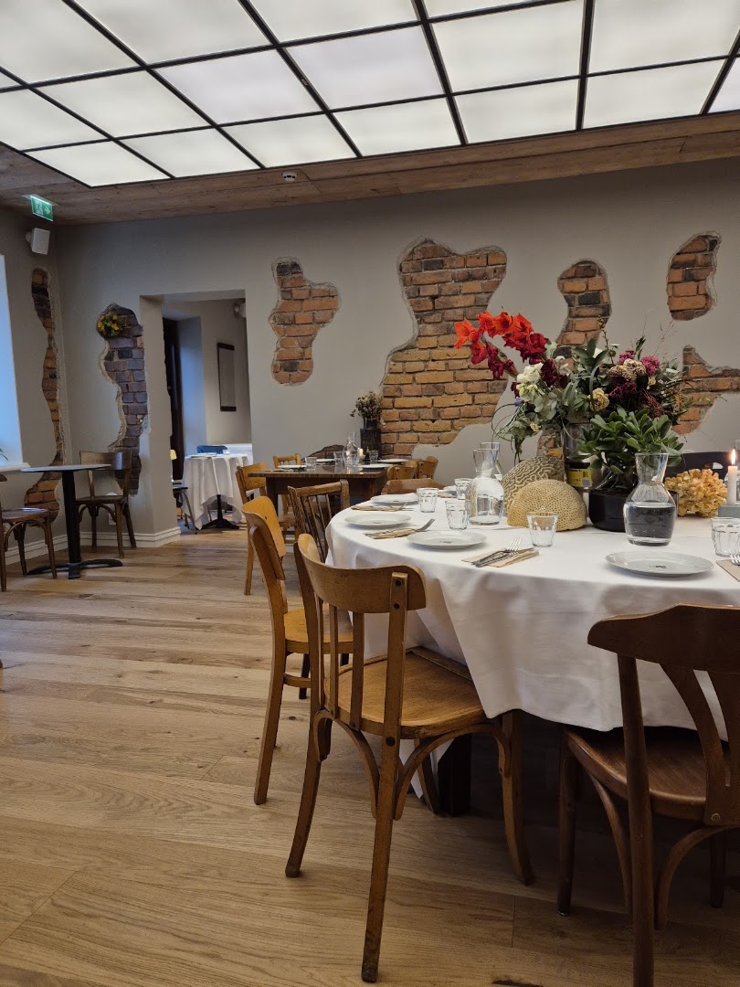Madame: inviting and professional interior shot