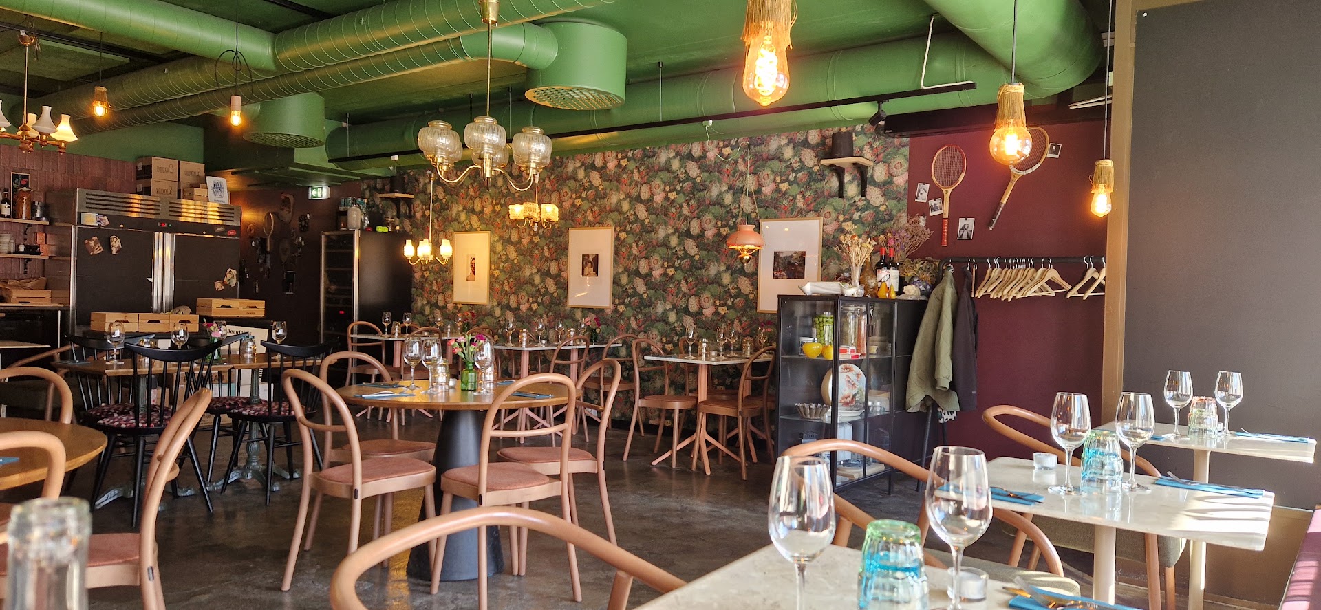 Nonni: clear, inviting restaurant interior shot