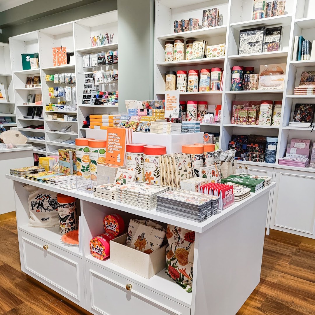 Putinki Tampere: clear, professional shop interior display