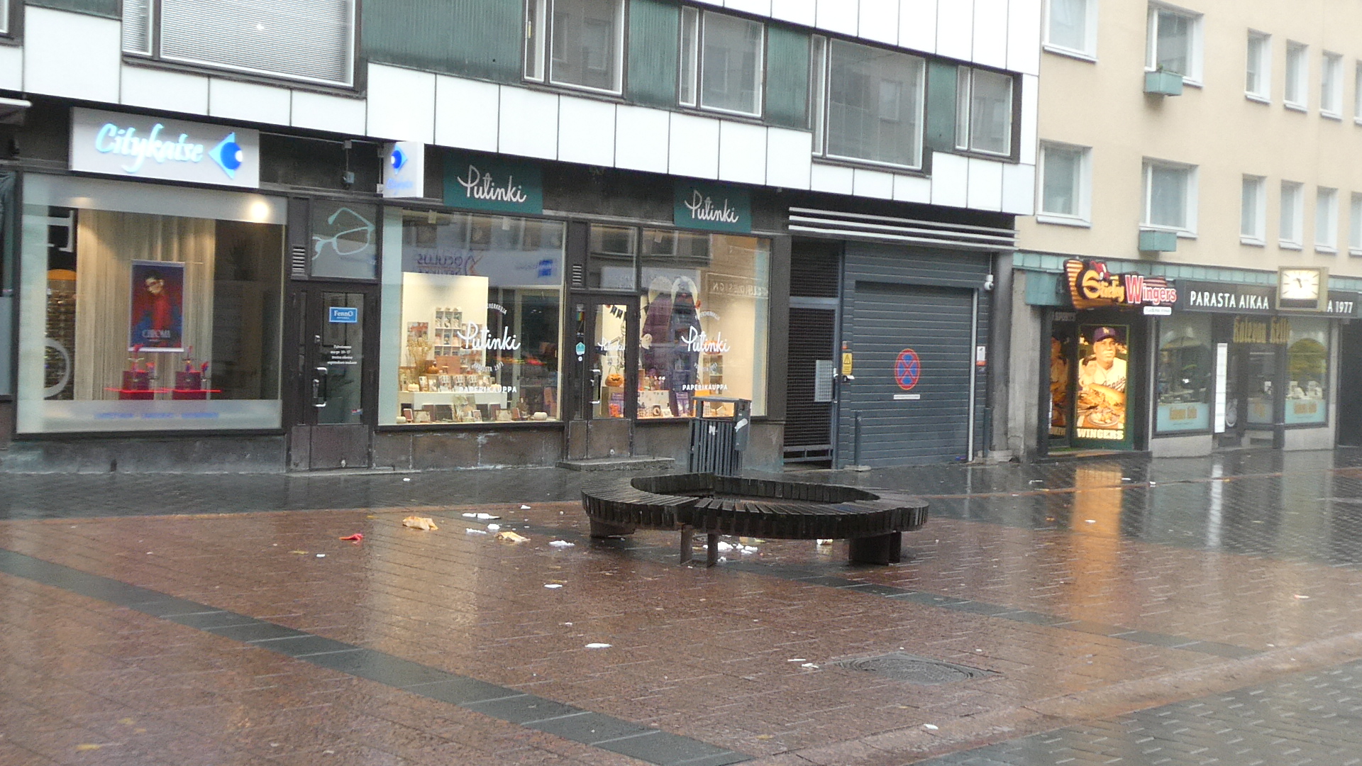 Putinki Tampere: clear storefront view of shop