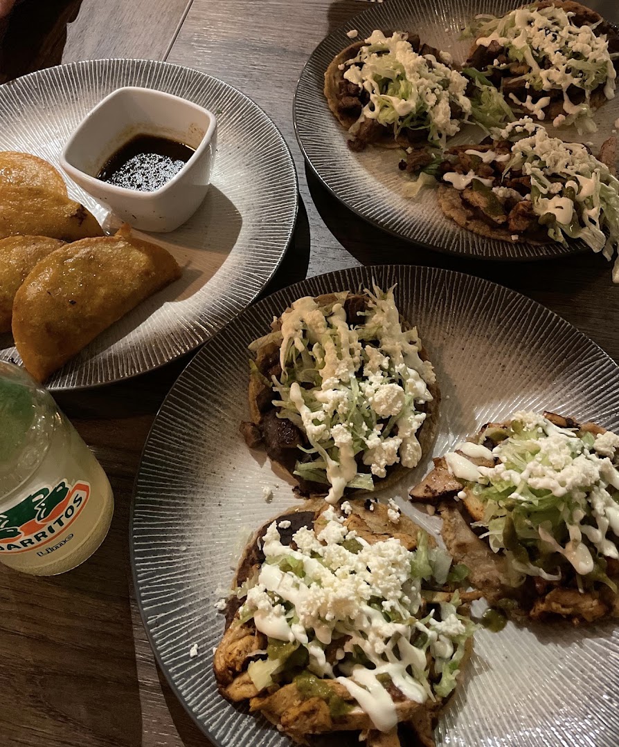 Ramona: appetizing photo of restaurant food