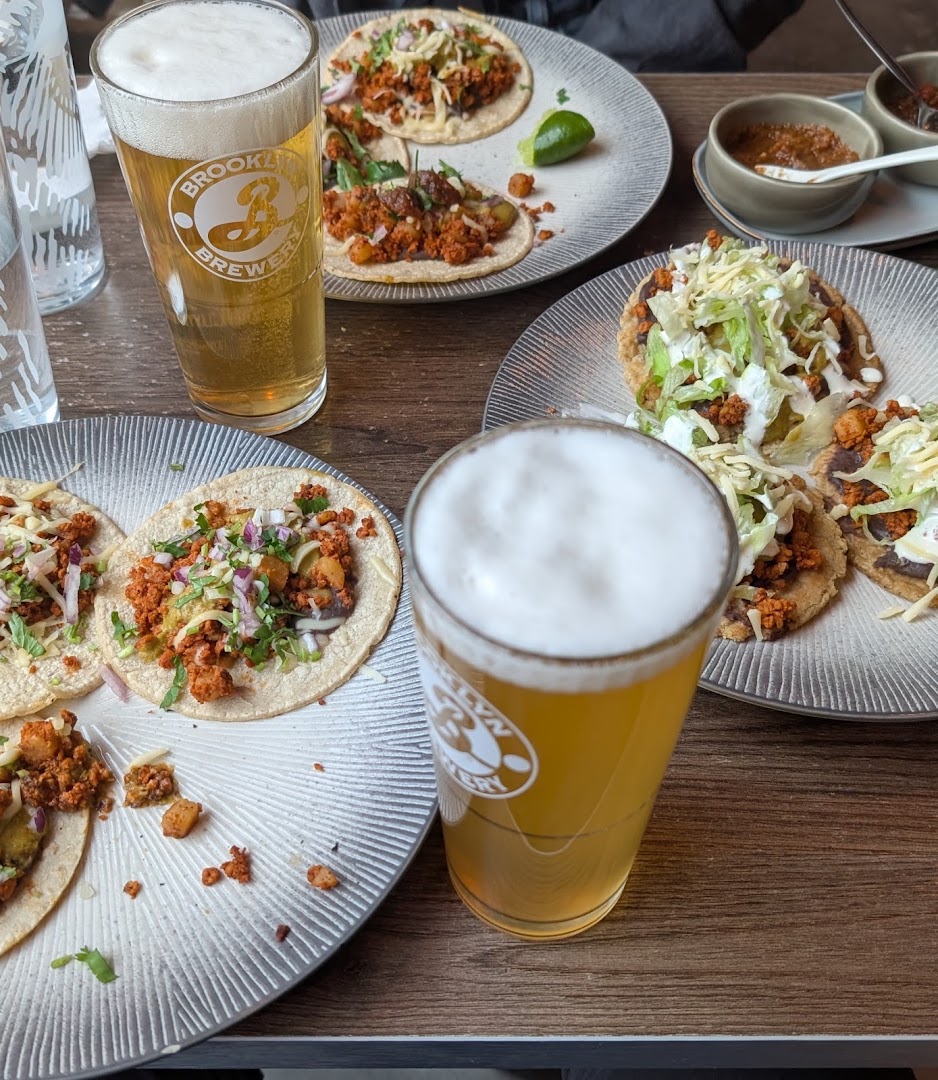 Ramona: appetizing food and drink presentation