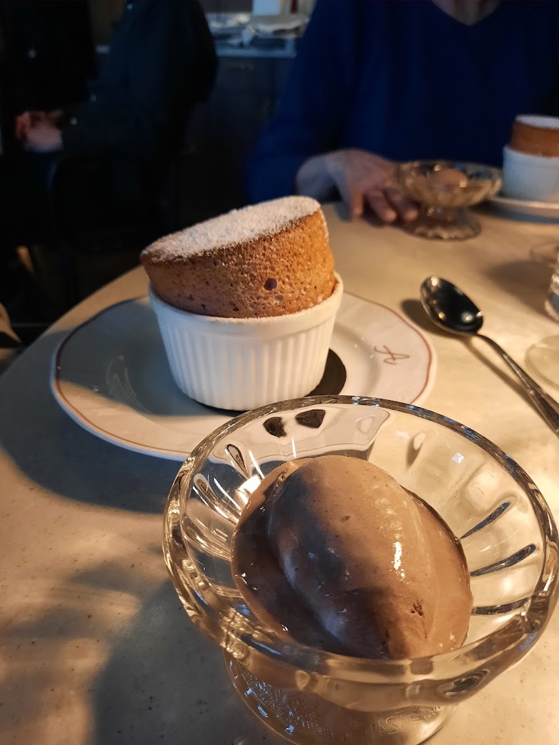 Brasserie Amelie: appetizing photo of restaurant dessert