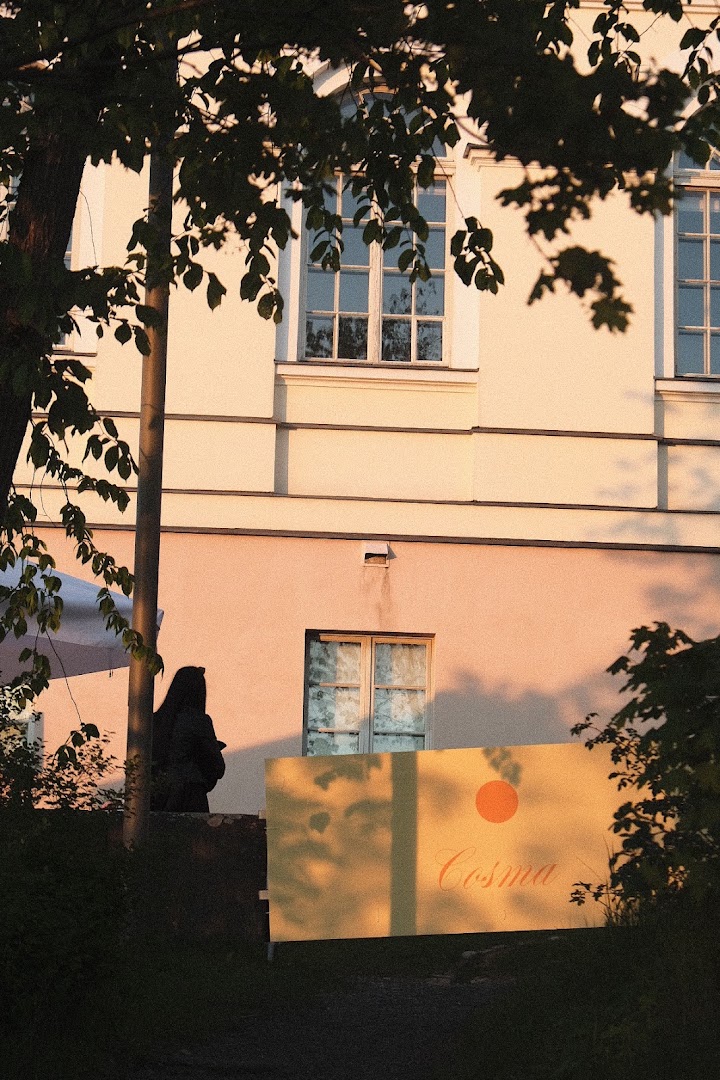 Cosma: atmospheric shot of venue exterior