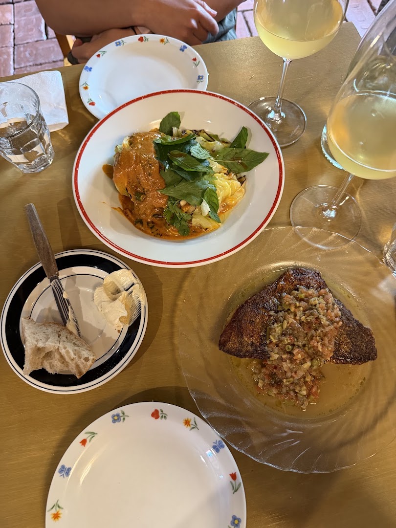 Sommar Bistro & Terrace: appetizing food and drink presentation