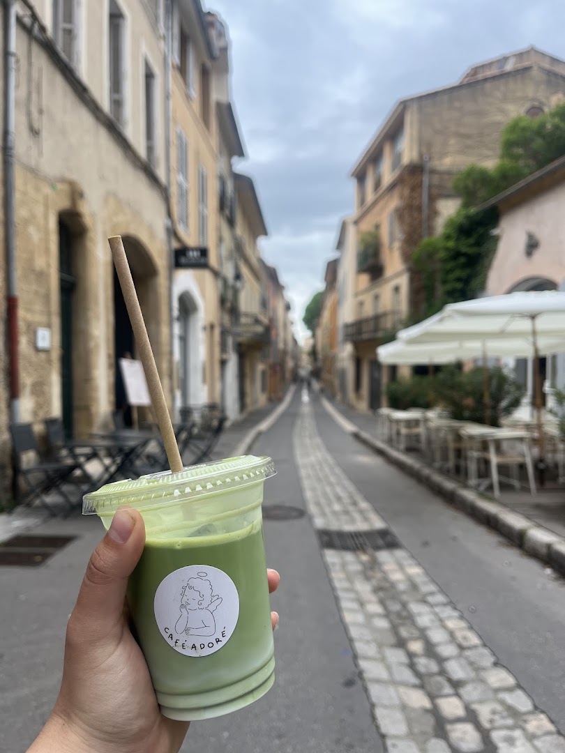 Café Adoré: attractive shot of venue drink