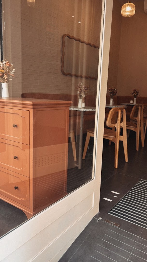 Bartleby's: inviting and clear interior shot