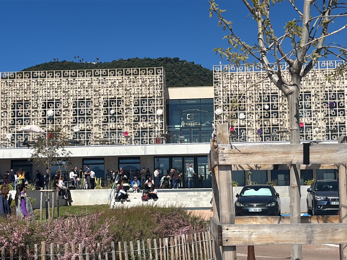 Cité Grossetti: clear exterior view of venue