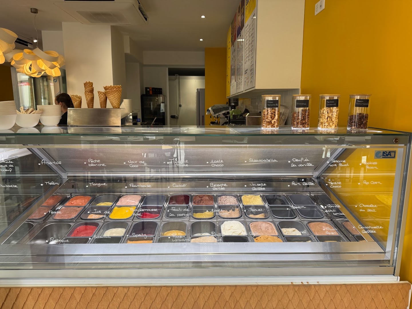La Fabrique Givrée: clear display of ice cream