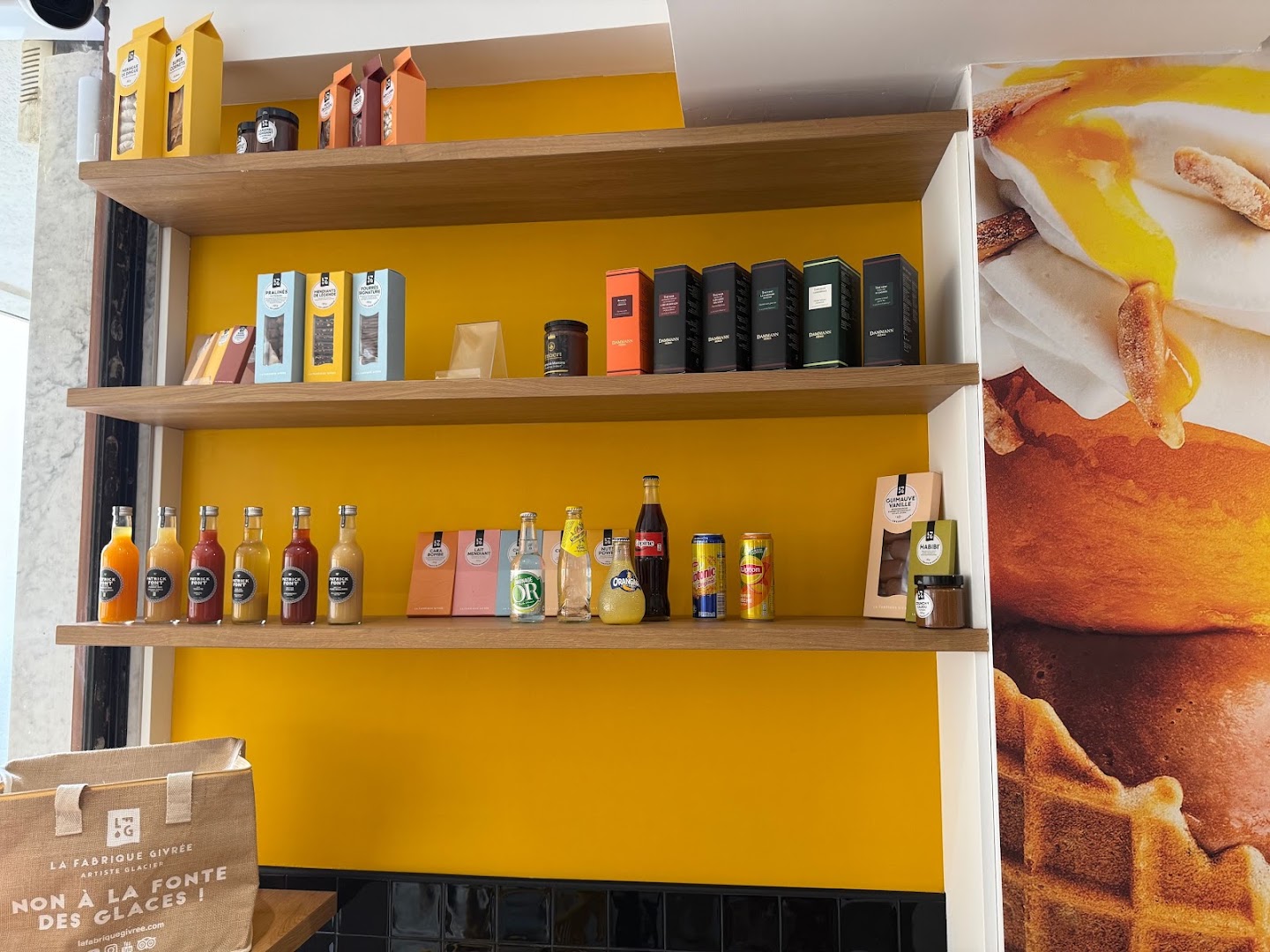 La Fabrique Givrée: clear display of shop products