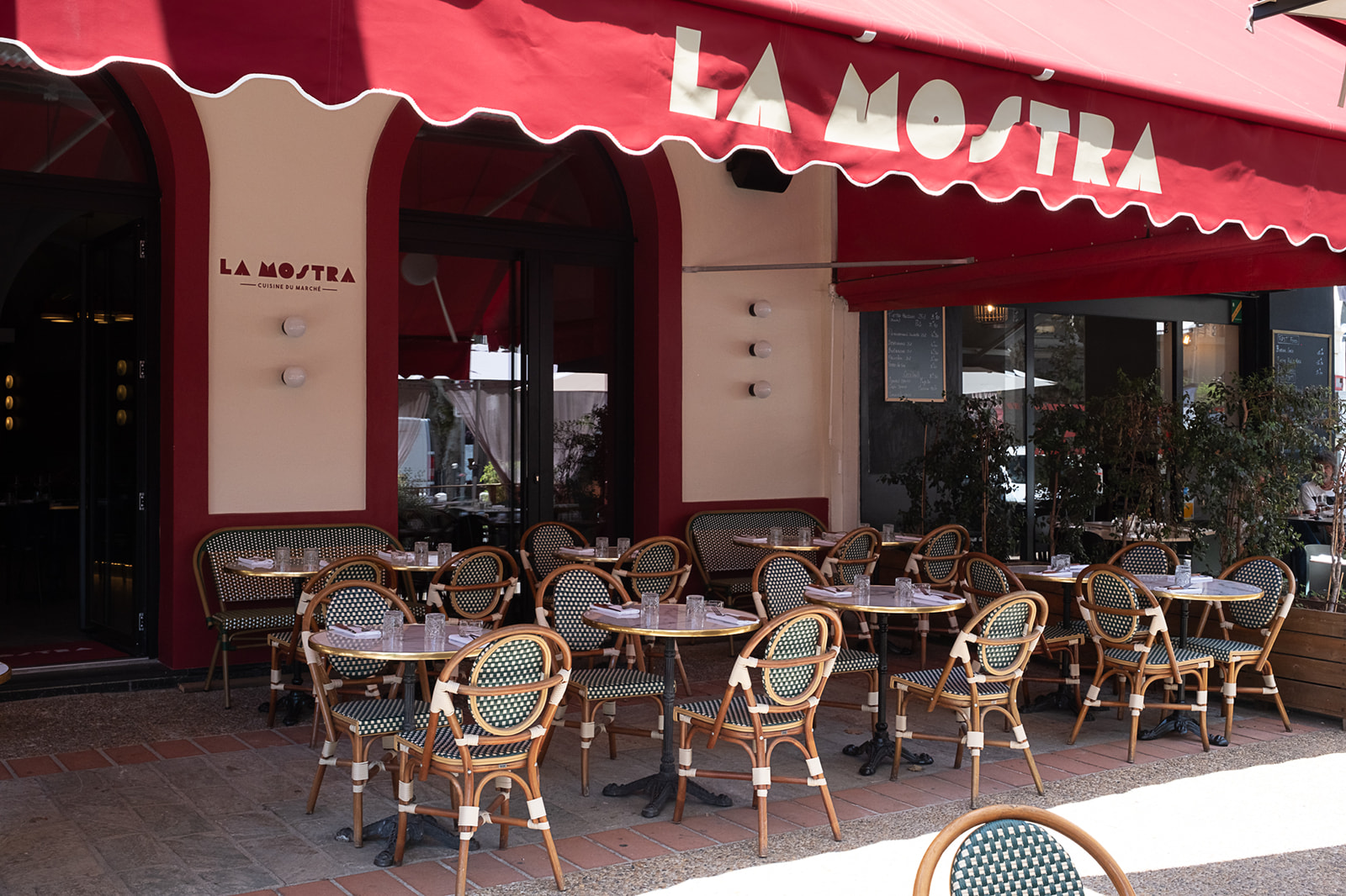 La Mostra: clear, professional shot of exterior