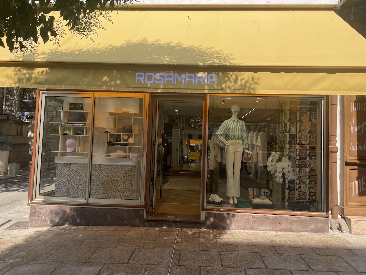 Rosa Maria: clear storefront photo of shop