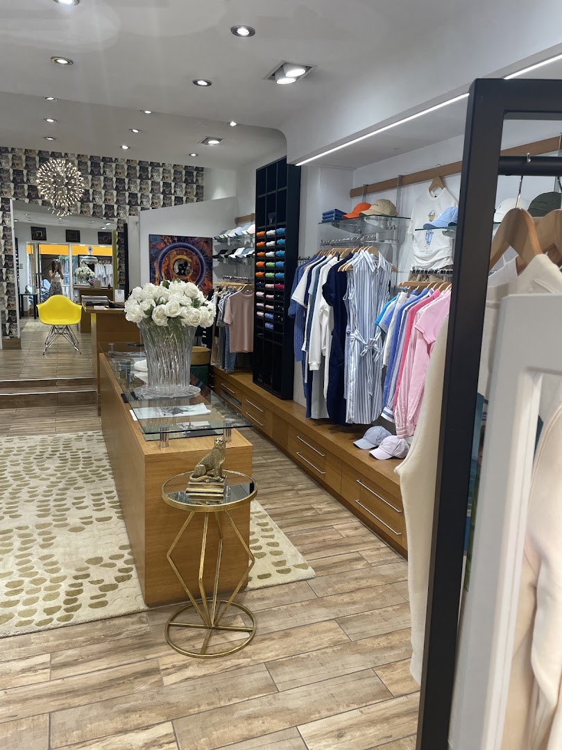 Rosa Maria: clear, professional shop interior photo