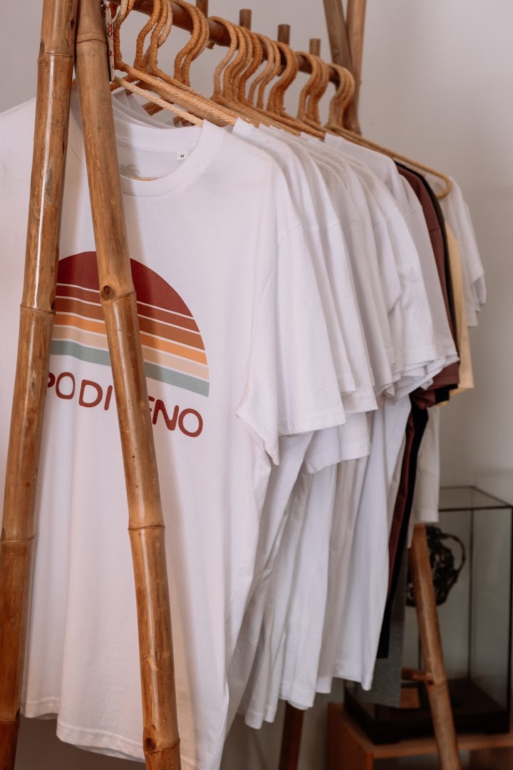 Sempre Capo di Feno: clear product display in shop