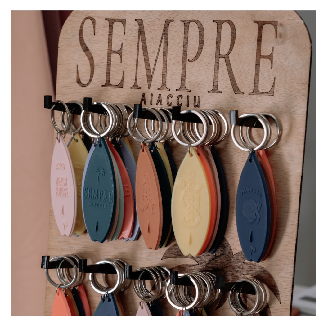 Sempre Capo di Feno: clear product display photo