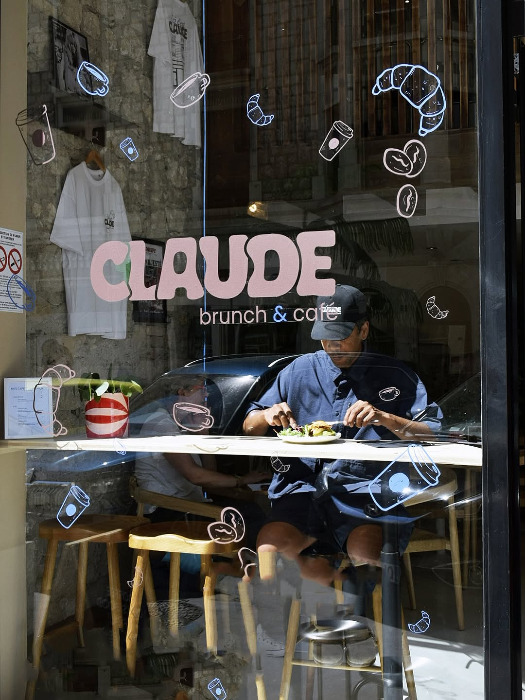 Claude Brunch & Café: inviting atmosphere with clear branding