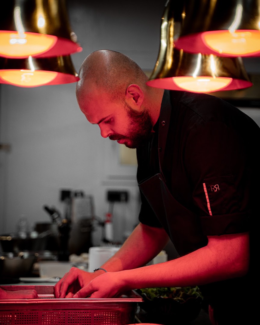 Le Brazé: professional photo of chef working