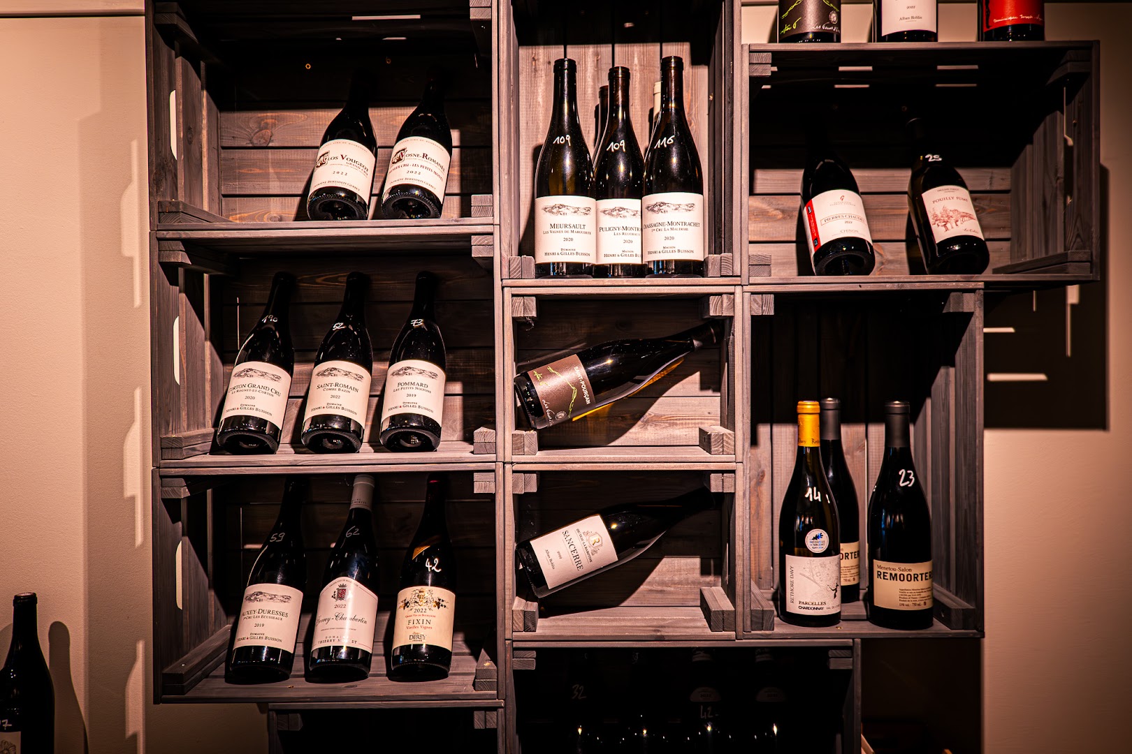 Le Cellier: professional wine display photo
