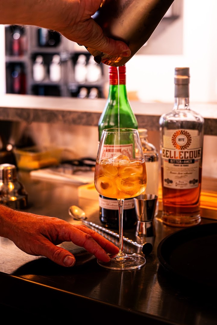Le Cellier: professional high-quality cocktail preparation shot