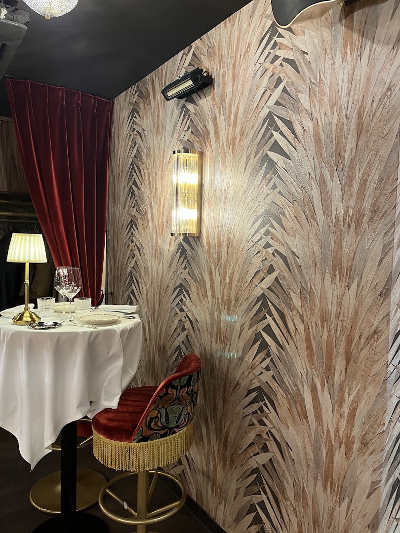 Melba: attractive interior atmosphere and decor