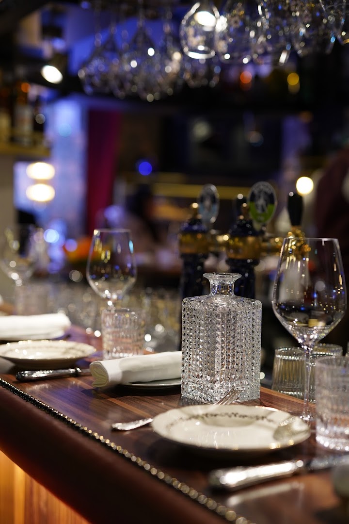 Melba: professional atmosphere and table setting